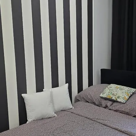 Burgund 2 Pokojowy Z Ogrodkiem Lub Ze Wspolna Kuchnia I Lazienka *