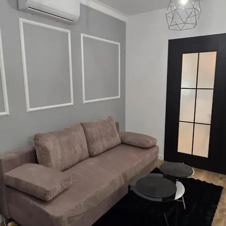 Burgund 2 Pokojowy Z Ogrodkiem Lub Ze Wspolna Kuchnia I Lazienka