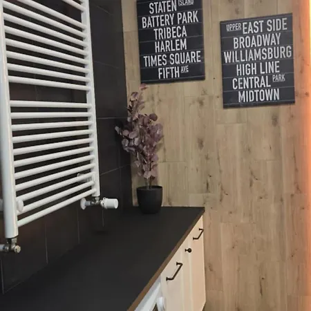 Burgund 2 Pokojowy Z Ogrodkiem Lub Ze Wspolna Kuchnia I Lazienka