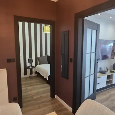 Burgund 2 Pokojowy Z Ogrodkiem Lub Ze Wspolna Kuchnia I Lazienka *