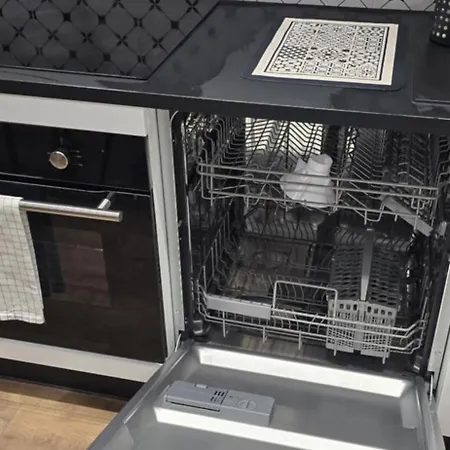 Burgund 2 Pokojowy Z Ogrodkiem Lub Ze Wspolna Kuchnia I Lazienka 아파트 바르샤바