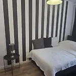 Apartament Burgund 2 Pokojowy Z Ogródkiem Lub Ze Wspólną Kuchnią I łazienką