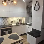 Apartament Burgund 2 Pokojowy Z Ogródkiem Lub Ze Wspólną Kuchnią I łazienką *