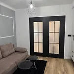 Burgund 2 Pokojowy Z Ogródkiem Lub Ze Wspólną Kuchnią I łazienką Apartament *