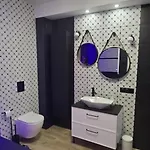 Burgund 2 Pokojowy Z Ogródkiem Lub Ze Wspólną Kuchnią I łazienką Apartament *