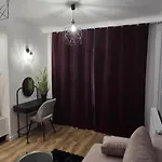 Apartament Burgund 2 Pokojowy Z Ogródkiem Lub Ze Wspólną Kuchnią I łazienką Warszawa