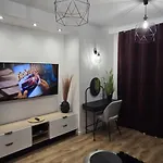 Apartament Burgund 2 Pokojowy Z Ogródkiem Lub Ze Wspólną Kuchnią I łazienką *
