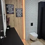 Apartament Burgund 2 Pokojowy Z Ogródkiem Lub Ze Wspólną Kuchnią I łazienką *