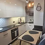 Apartament Burgund 2 Pokojowy Z Ogródkiem Lub Ze Wspólną Kuchnią I łazienką Warszawa