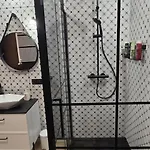 Apartament Burgund 2 Pokojowy Z Ogródkiem Lub Ze Wspólną Kuchnią I łazienką