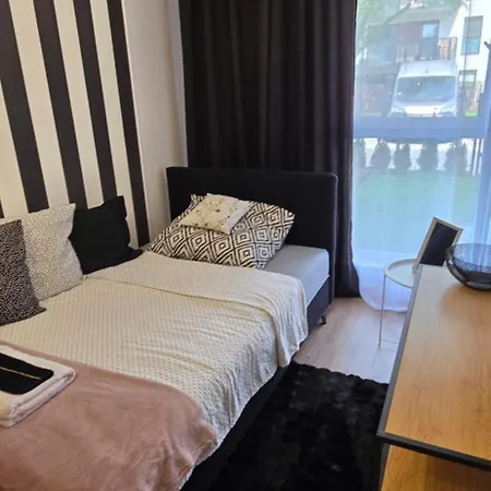 Appartement Burgund 2 Pokojowy Z Ogrodkiem Lub Ze Wspolna Kuchnia I Lazienka