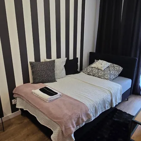 2 Pokojowy Z Ogrodkiem W Warszawie Apartment Warsaw