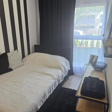 2 Pokojowy Z Ogrodkiem Lub Warszawa