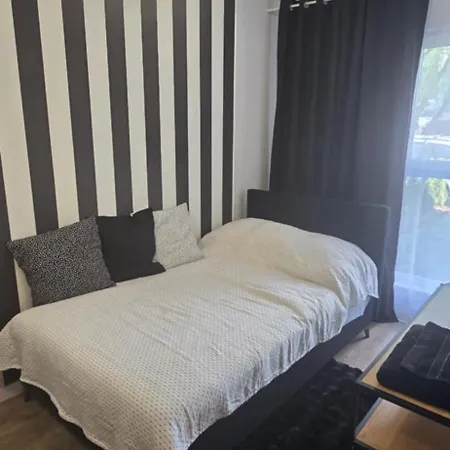 2 Pokojowy Z Ogrodkiem W Warszawie Apartment *
