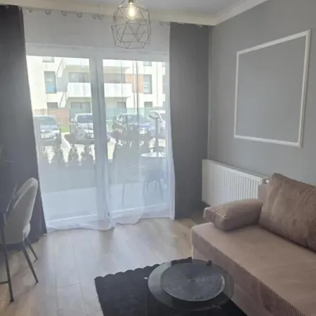 Burgund 2 Pokojowy Z Ogrodkiem Lub Ze Wspolna Kuchnia I Lazienka Appartement