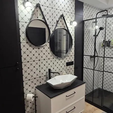 Appartement Burgund 2 Pokojowy Z Ogrodkiem Lub Ze Wspolna Kuchnia I Lazienka