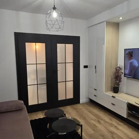 Burgund 2 Pokojowy Z Ogrodkiem Lub Ze Wspolna Kuchnia I Lazienka Βαρσοβία