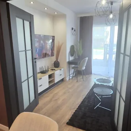 Burgund 2 Pokojowy Z Ogrodkiem Lub Ze Wspolna Kuchnia I Lazienka Appartement