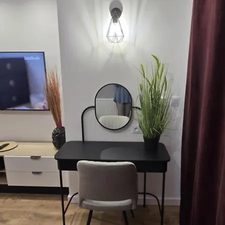 Burgund 2 Pokojowy Z Ogrodkiem Lub Ze Wspolna Kuchnia I Lazienka Appartement Varsovie