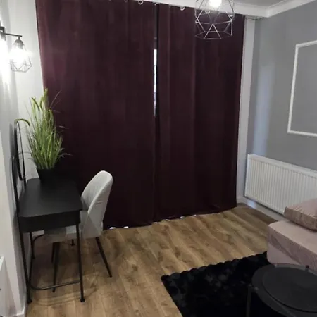 Burgund 2 Pokojowy Z Ogrodkiem Lub Ze Wspolna Kuchnia I Lazienka Varsovie