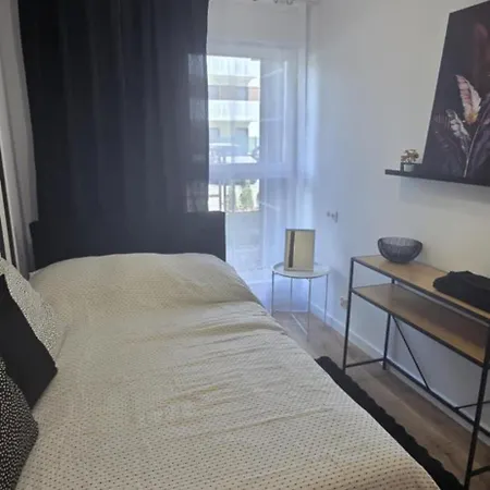 Burgund 2 Pokojowy Z Ogrodkiem Lub Ze Wspolna Kuchnia I Lazienka * Varsovie