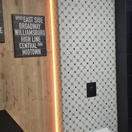 Burgund 2 Pokojowy Z Ogrodkiem Lub Ze Wspolna Kuchnia I Lazienka Appartement Varsovie