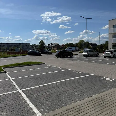 Appartement Burgund 2 Pokojowy Z Ogrodkiem Lub Ze Wspolna Kuchnia I Lazienka Warschau