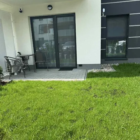 Burgund 2 Pokojowy Z Ogrodkiem Lub Ze Wspolna Kuchnia I Lazienka Appartement Warschau
