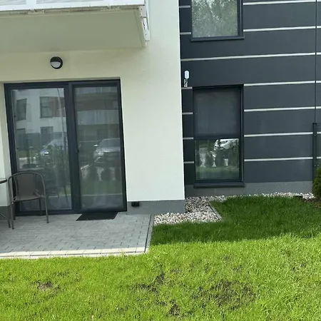 Apartament Burgund 2 Pokojowy Z Ogródkiem Lub Ze Wspólną Kuchnią I łazienką