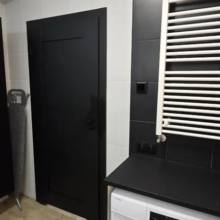 Appartement Burgund 2 Pokojowy Z Ogrodkiem Lub Ze Wspolna Kuchnia I Lazienka