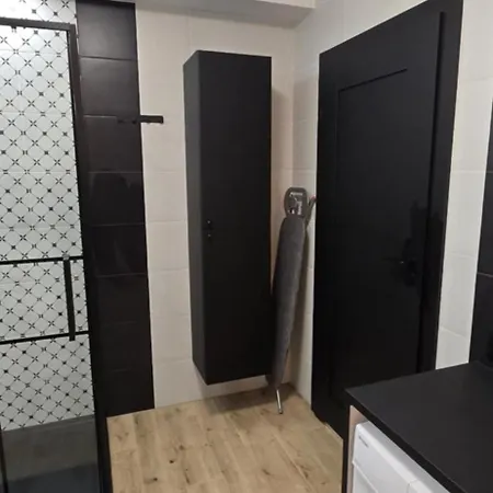 Burgund 2 Pokojowy Z Ogrodkiem Lub Ze Wspolna Kuchnia I Lazienka *