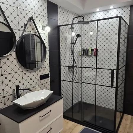 Burgund 2 Pokojowy Z Ogrodkiem Lub Ze Wspolna Kuchnia I Lazienka Appartement