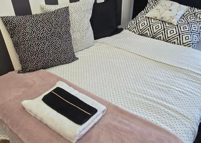 Apartment Burgund 2 Pokojowy Z Ogrodkiem Lub Ze Wspolna Kuchnia I Lazienka