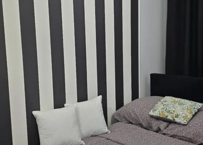 Burgund 2 Pokojowy Z Ogrodkiem Lub Ze Wspolna Kuchnia I Lazienka *