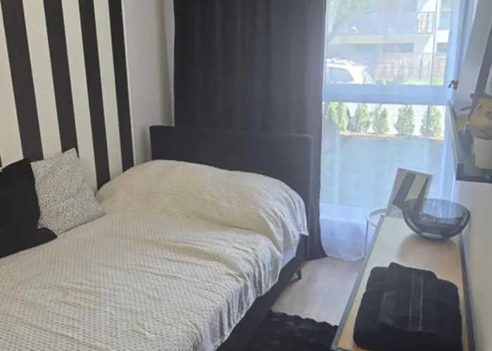 Burgund 2 Pokojowy Z Ogrodkiem Lub Ze Wspolna Kuchnia I Lazienka Warschau