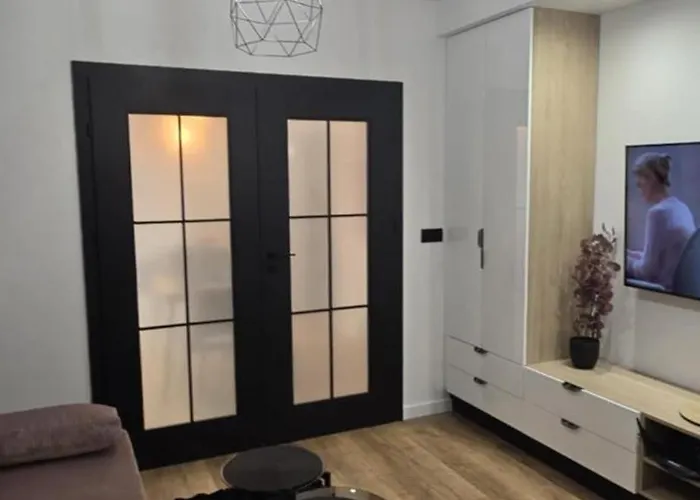 Burgund 2 Pokojowy Z Ogrodkiem Lub Ze Wspolna Kuchnia I Lazienka Warschau