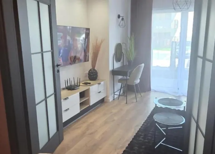 Burgund 2 Pokojowy Z Ogrodkiem Lub Ze Wspolna Kuchnia I Lazienka Apartment