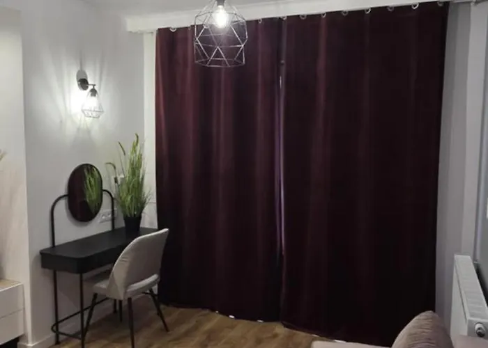 Apartment Burgund 2 Pokojowy Z Ogrodkiem Lub Ze Wspolna Kuchnia I Lazienka Warschau