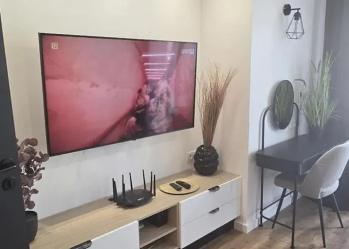 Burgund 2 Pokojowy Z Ogrodkiem Lub Ze Wspolna Kuchnia I Lazienka *