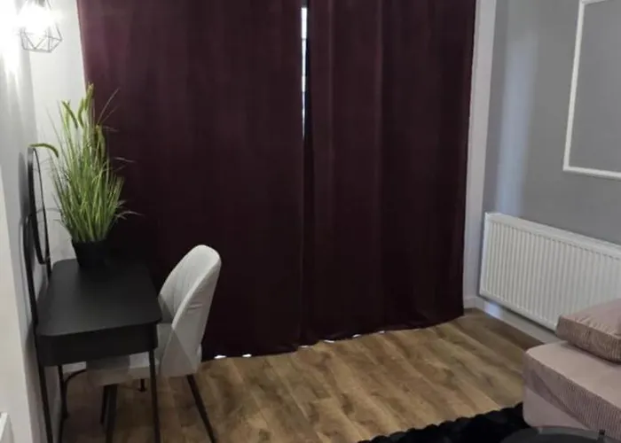 Burgund 2 Pokojowy Z Ogrodkiem Lub Ze Wspolna Kuchnia I Lazienka Warschau