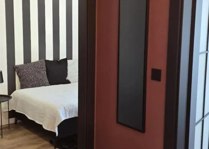 Burgund 2 Pokojowy Z Ogrodkiem Lub Ze Wspolna Kuchnia I Lazienka * Warschau