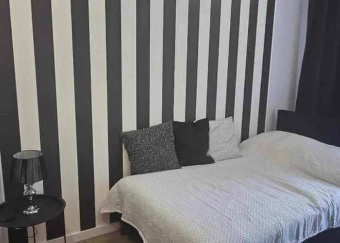 Apartment Burgund 2 Pokojowy Z Ogrodkiem Lub Ze Wspolna Kuchnia I Lazienka *