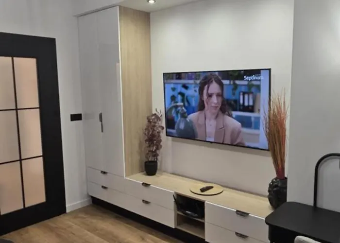 Burgund 2 Pokojowy Z Ogrodkiem Lub Ze Wspolna Kuchnia I Lazienka Apartment