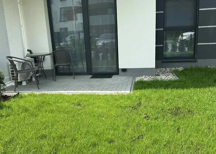 Burgund 2 Pokojowy Z Ogrodkiem Lub Ze Wspolna Kuchnia I Lazienka Apartment Warschau