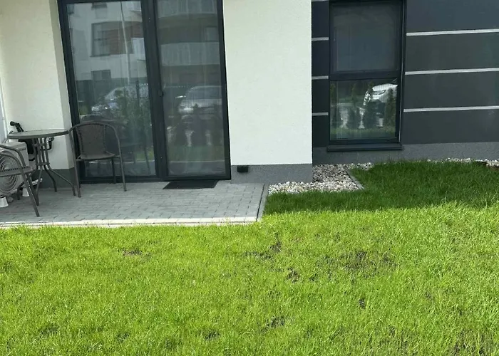 Burgund 2 Pokojowy Z Ogrodkiem Lub Ze Wspolna Kuchnia I Lazienka Apartment