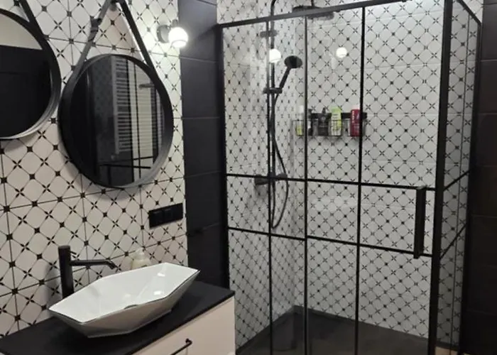 Burgund 2 Pokojowy Z Ogrodkiem Lub Ze Wspolna Kuchnia I Lazienka Apartment