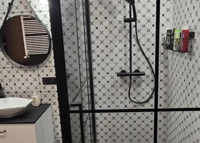 Apartment Burgund 2 Pokojowy Z Ogrodkiem Lub Ze Wspolna Kuchnia I Lazienka