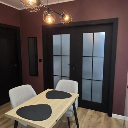 Burgund 2 Pokojowy Z Ogrodkiem Lub Ze Wspolna Kuchnia I Lazienka Apartman Varsó