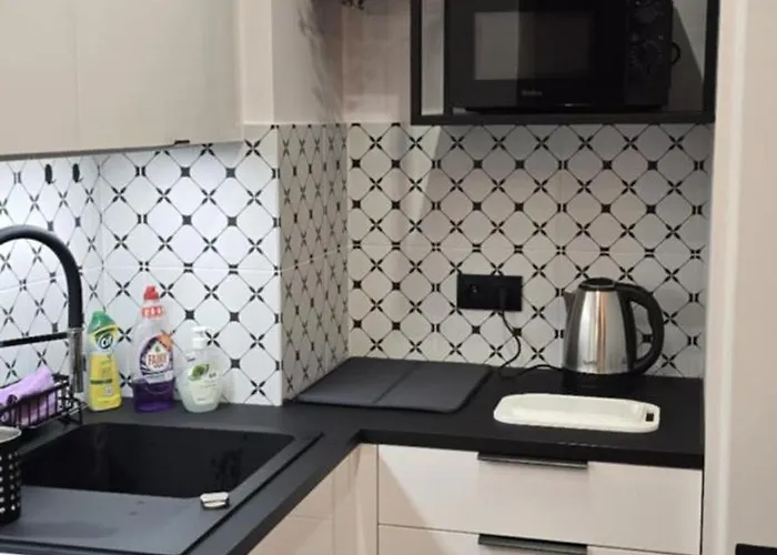 Burgund 2 Pokojowy Z Ogrodkiem Lub Ze Wspolna Kuchnia I Lazienka * Varsó