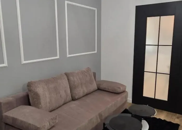 Burgund 2 Pokojowy Z Ogrodkiem Lub Ze Wspolna Kuchnia I Lazienka